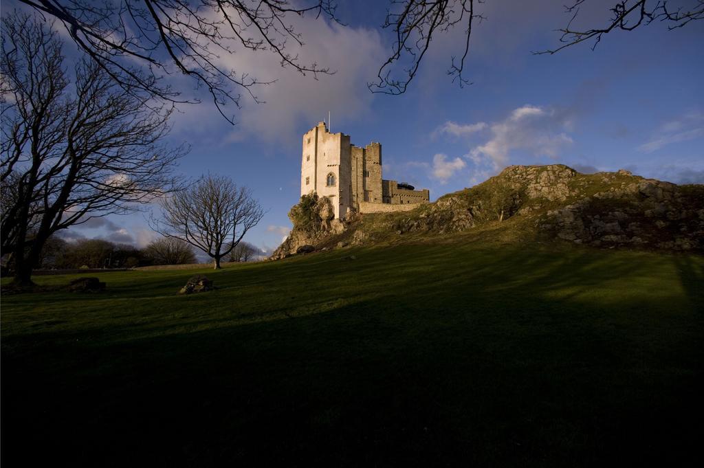Отель Roch Castle Экстерьер фото