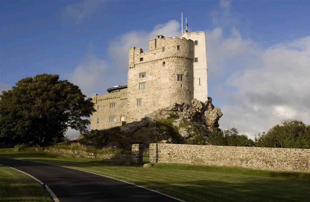 Отель Roch Castle Экстерьер фото